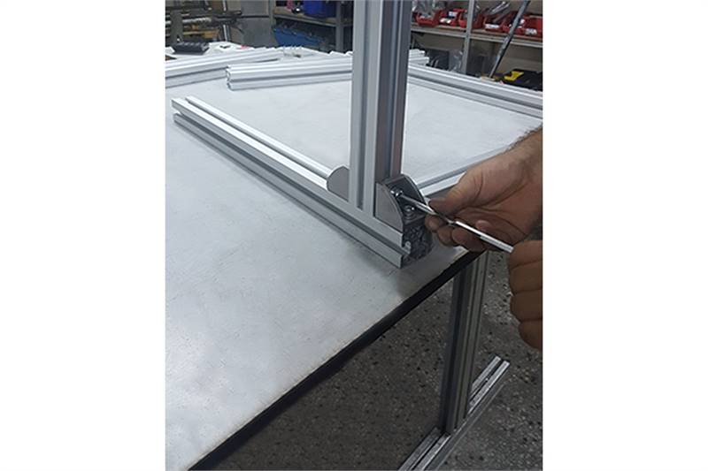 S8 Kampinė jungtis plati 30x30